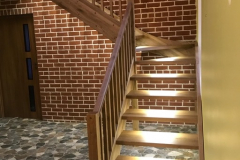 Tammest L-kujuline trepp Led tuledega