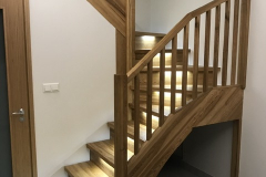 Saarest U-kujuline trepp Led tuledega