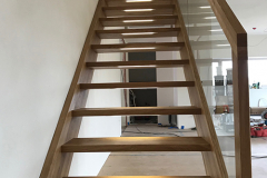 Tammest trepp LED tuledega